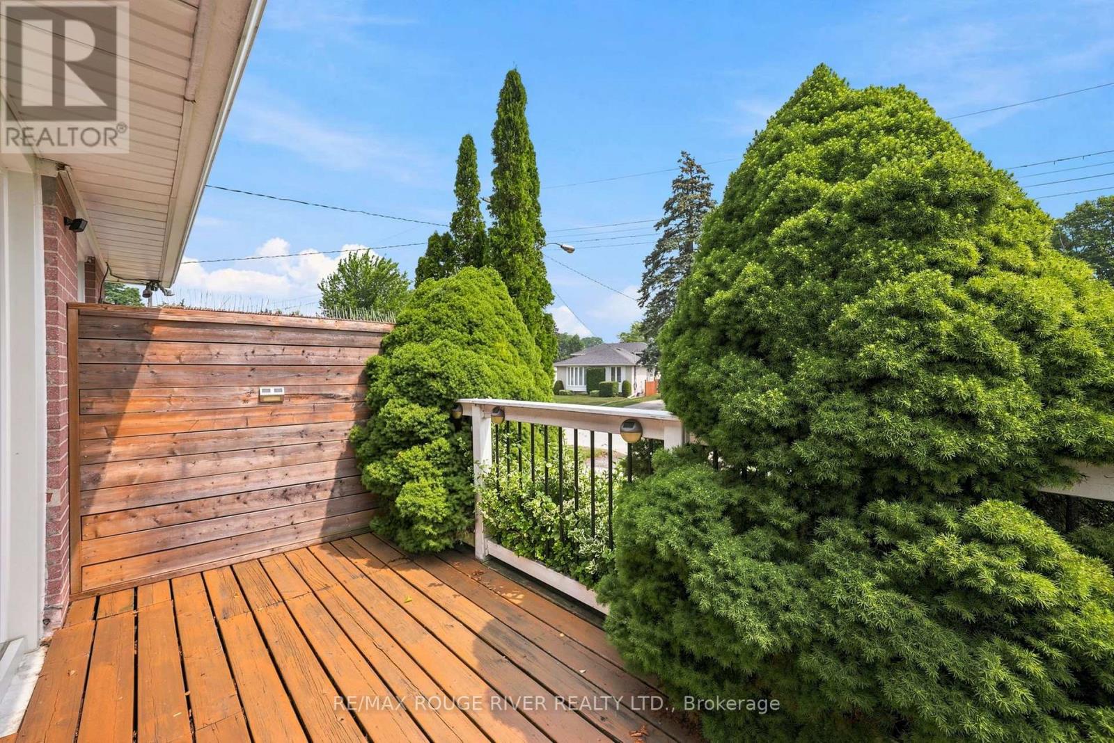 5 PIXLEY CRESCENT - 11