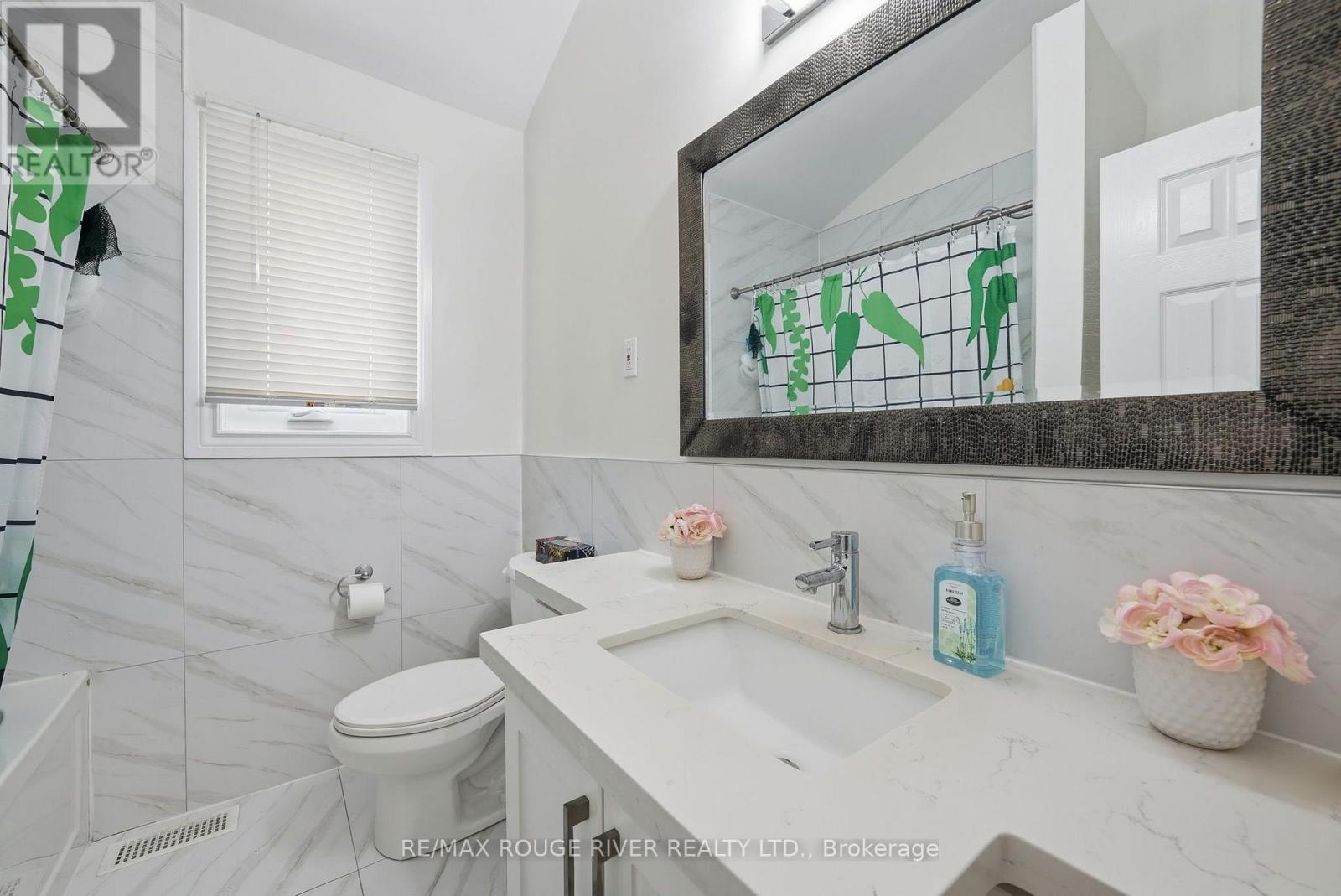 5 PIXLEY CRESCENT - 23
