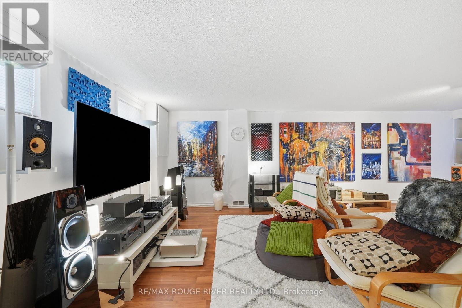 5 PIXLEY CRESCENT - 26