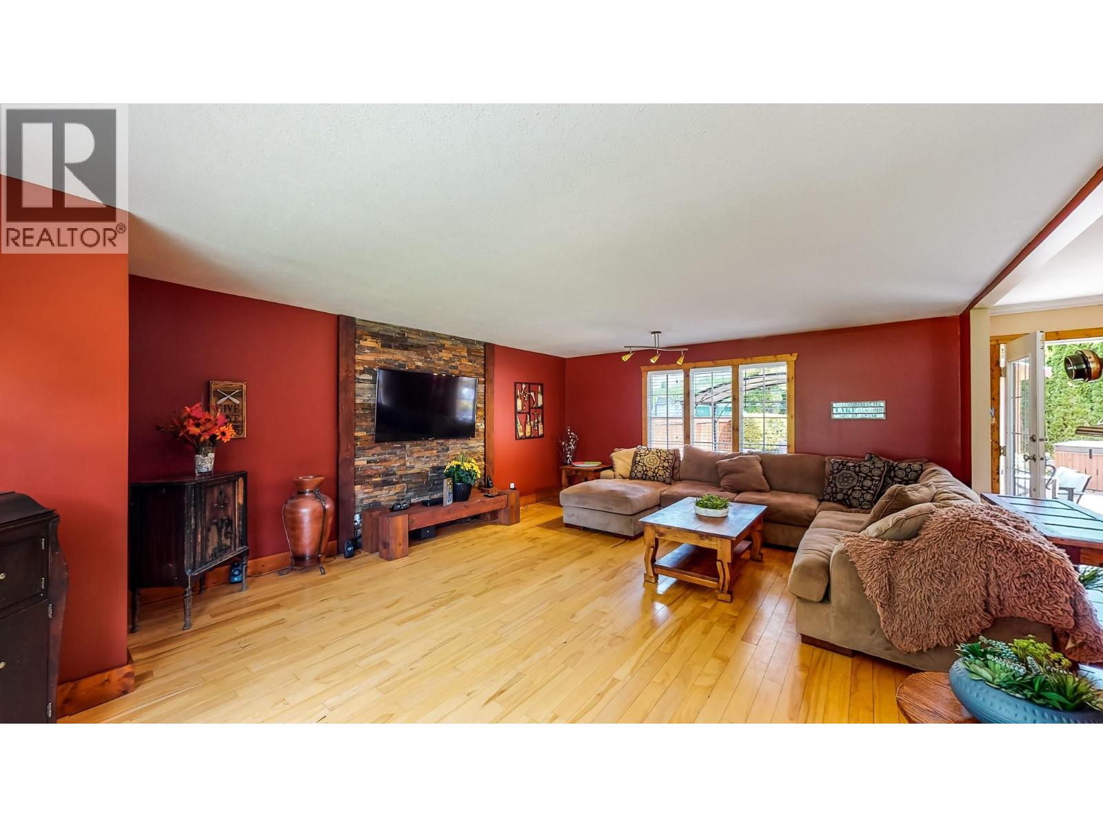 #111 5005 LAKESHORE Drive - 44