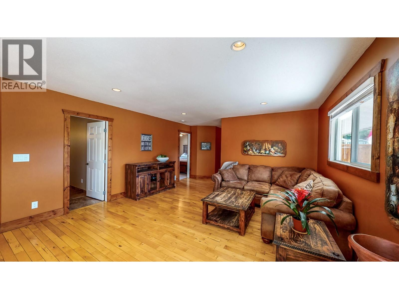 #111 5005 LAKESHORE Drive - 36