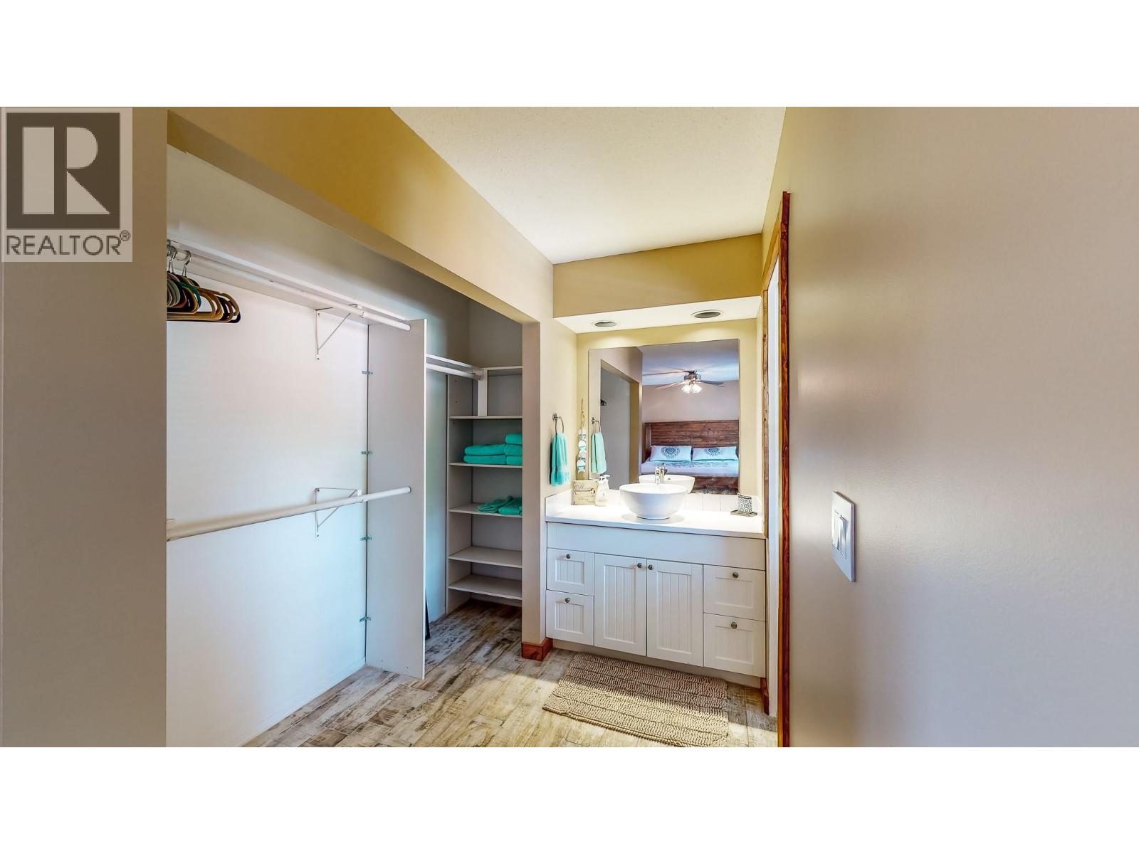 #111 5005 LAKESHORE Drive - 39