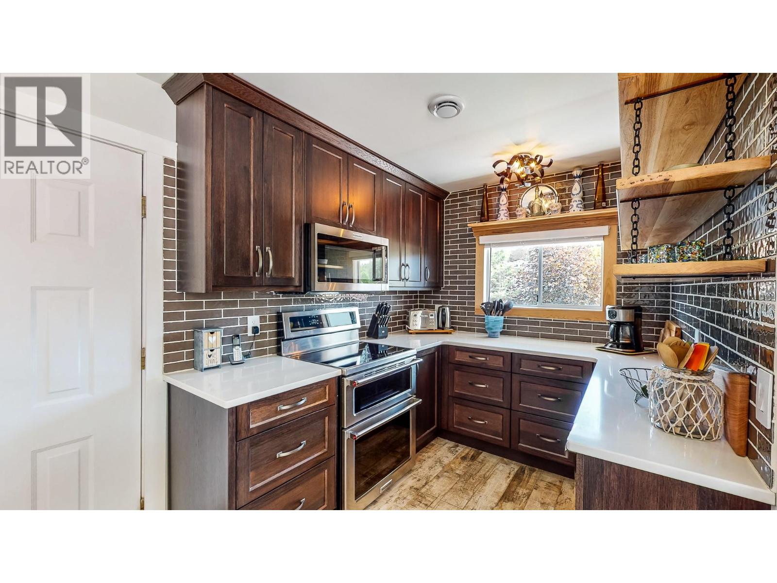 #111 5005 LAKESHORE Drive - 32