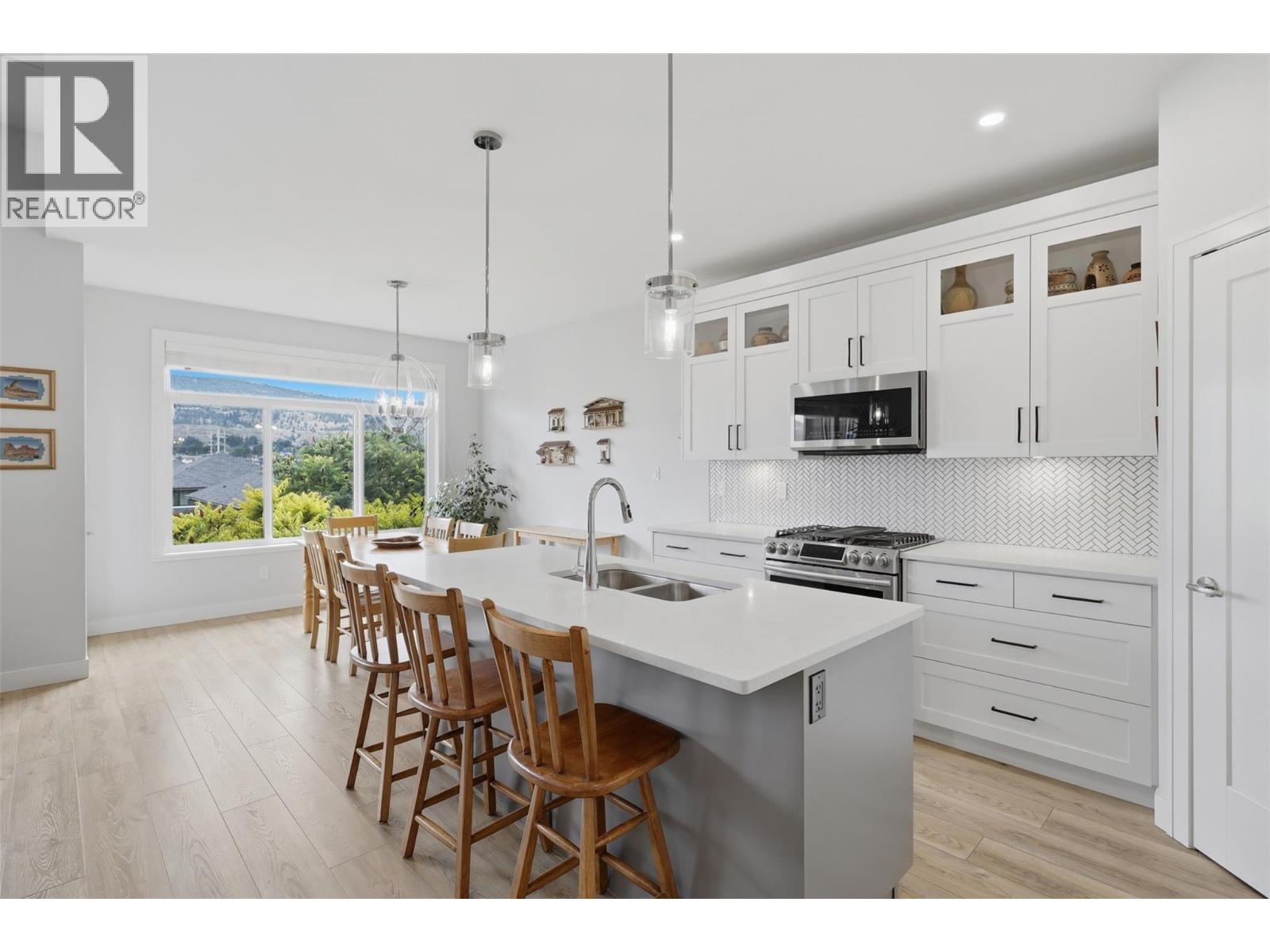 #140 641 SHUSWAP Road E - 9