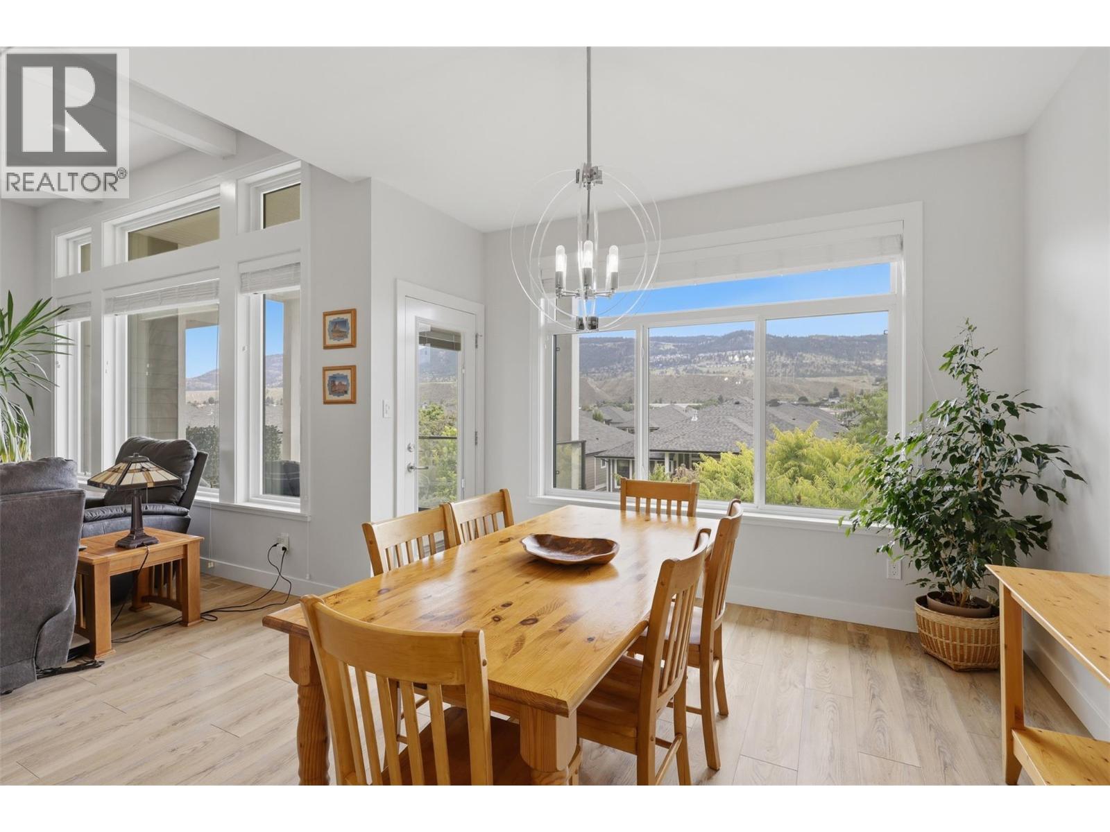 #140 641 SHUSWAP Road E - 15