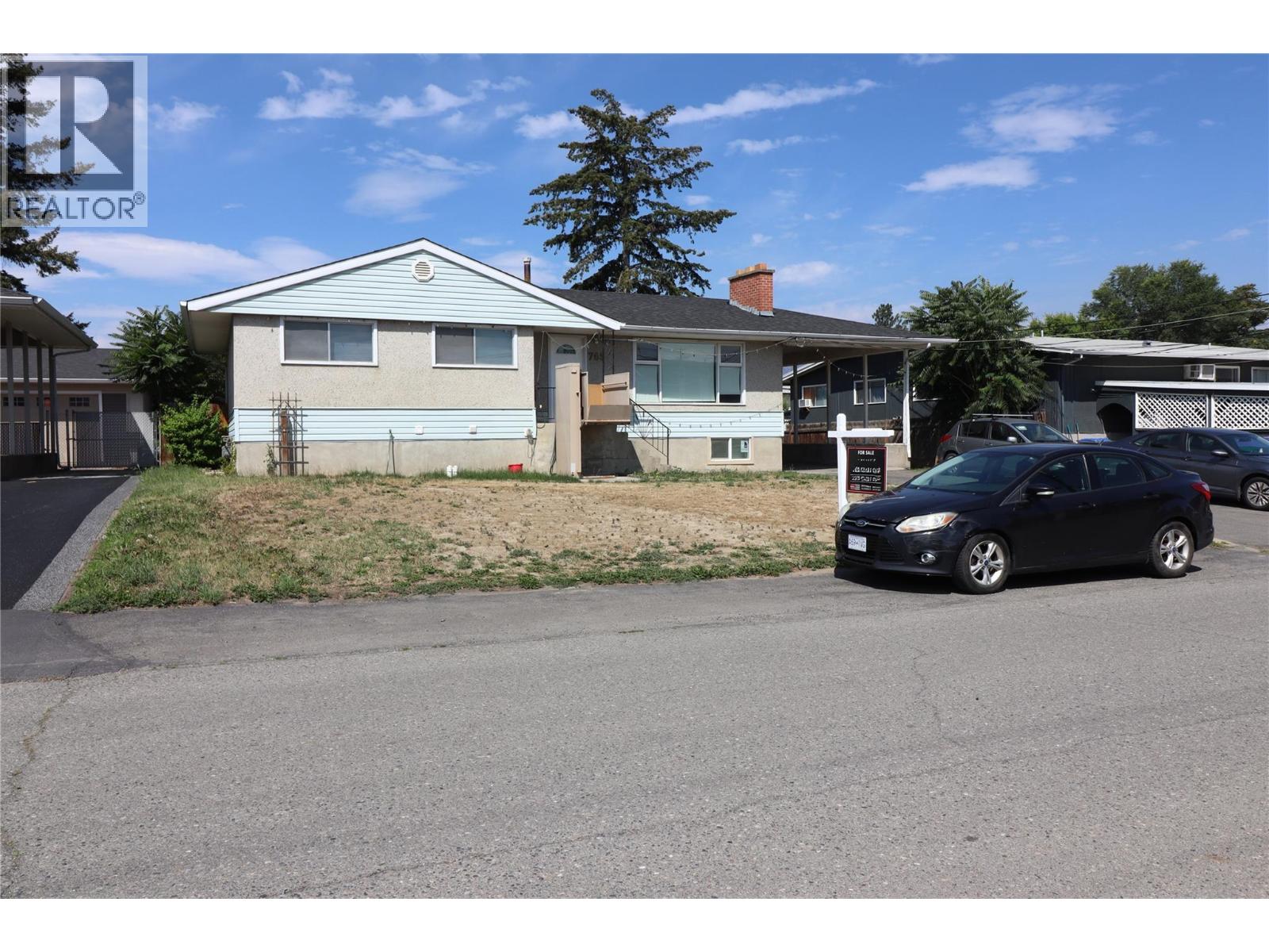 765 BARRIE Drive - 1