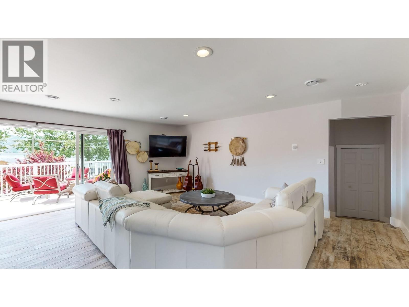 #111 5005 LAKESHORE Drive - 28