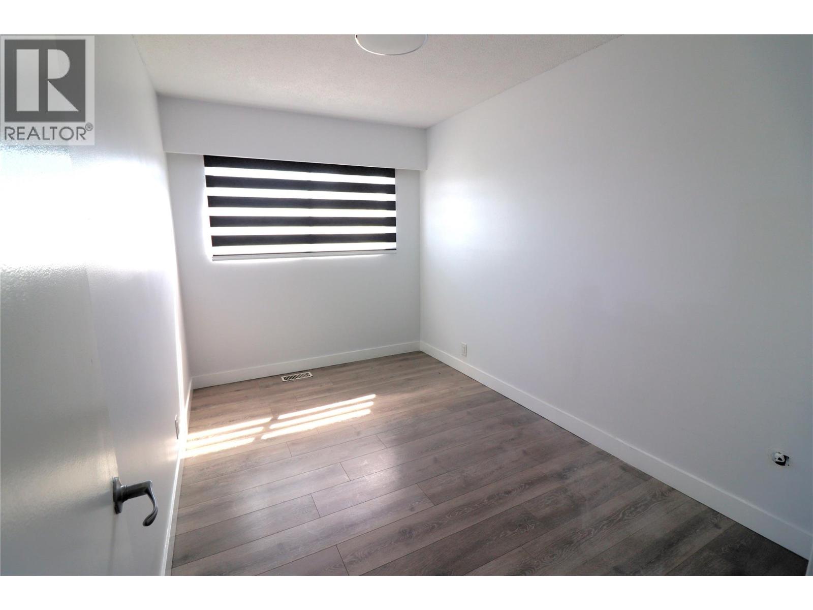 765 BARRIE Drive - 13