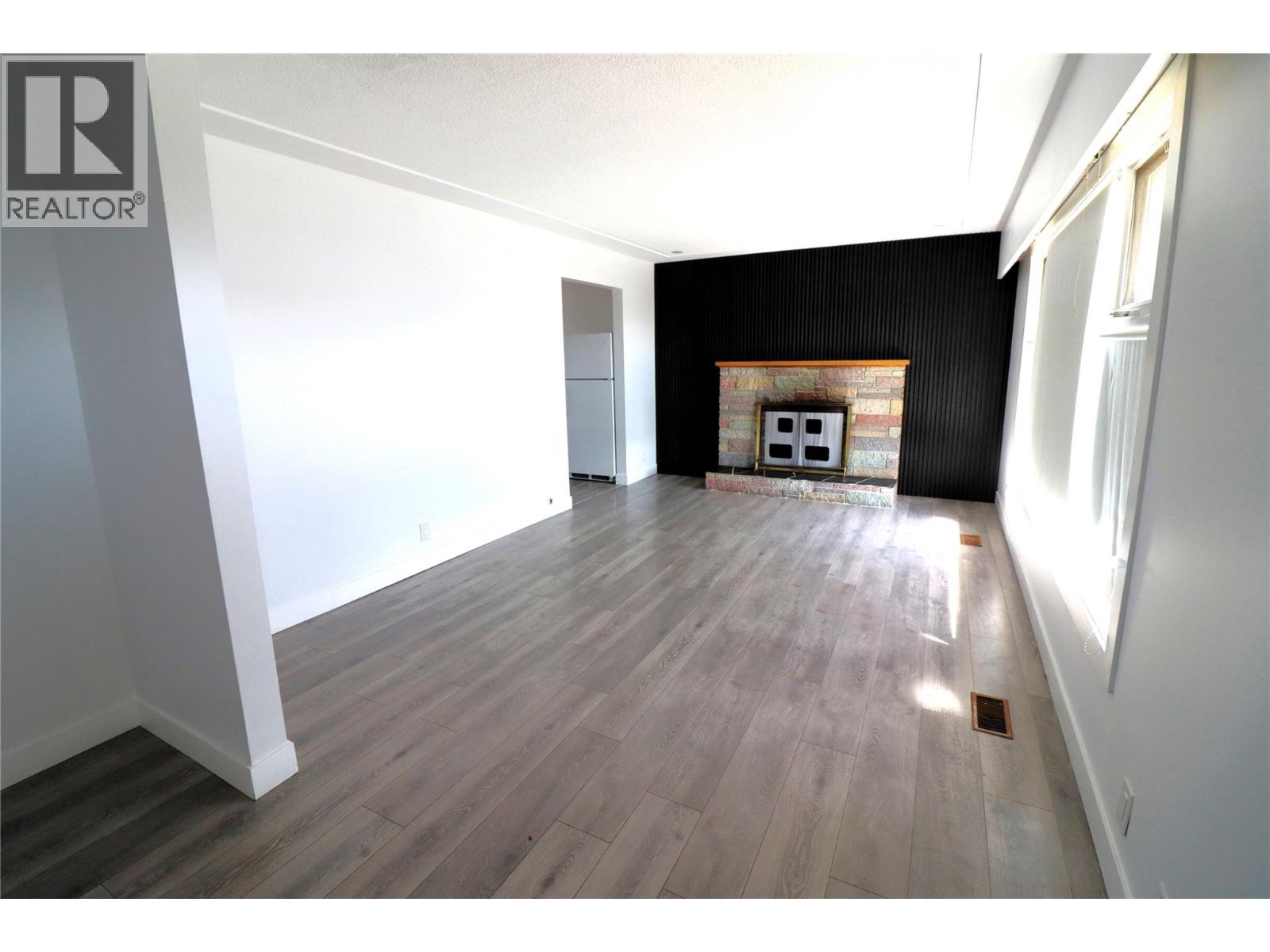 765 BARRIE Drive - 2