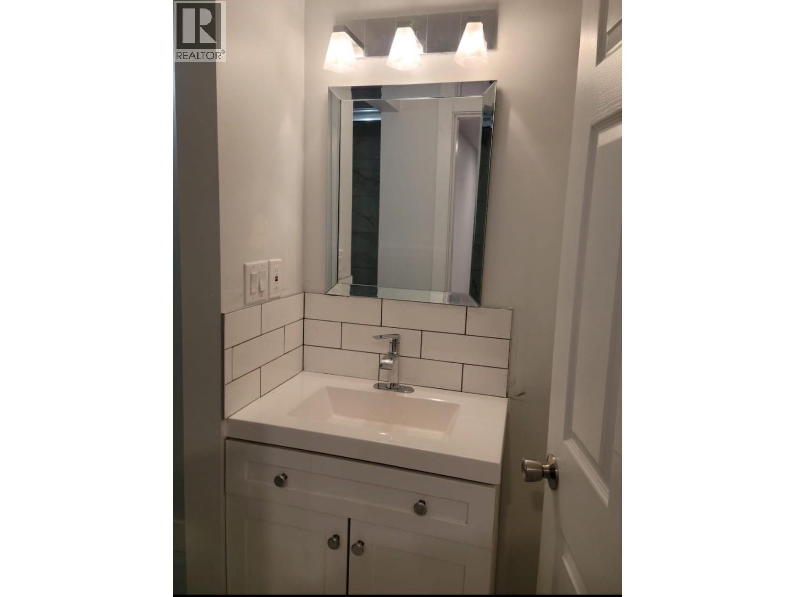 765 BARRIE Drive - 25