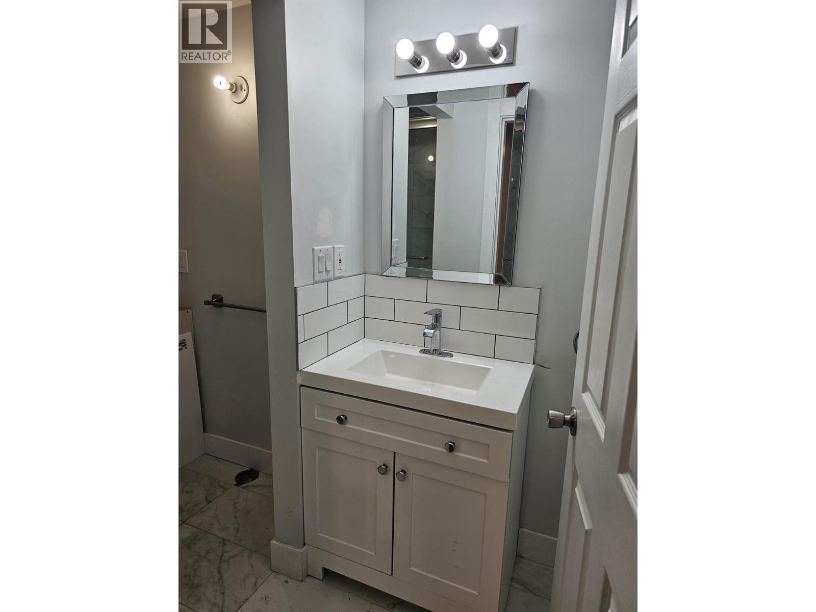 765 BARRIE Drive - 31