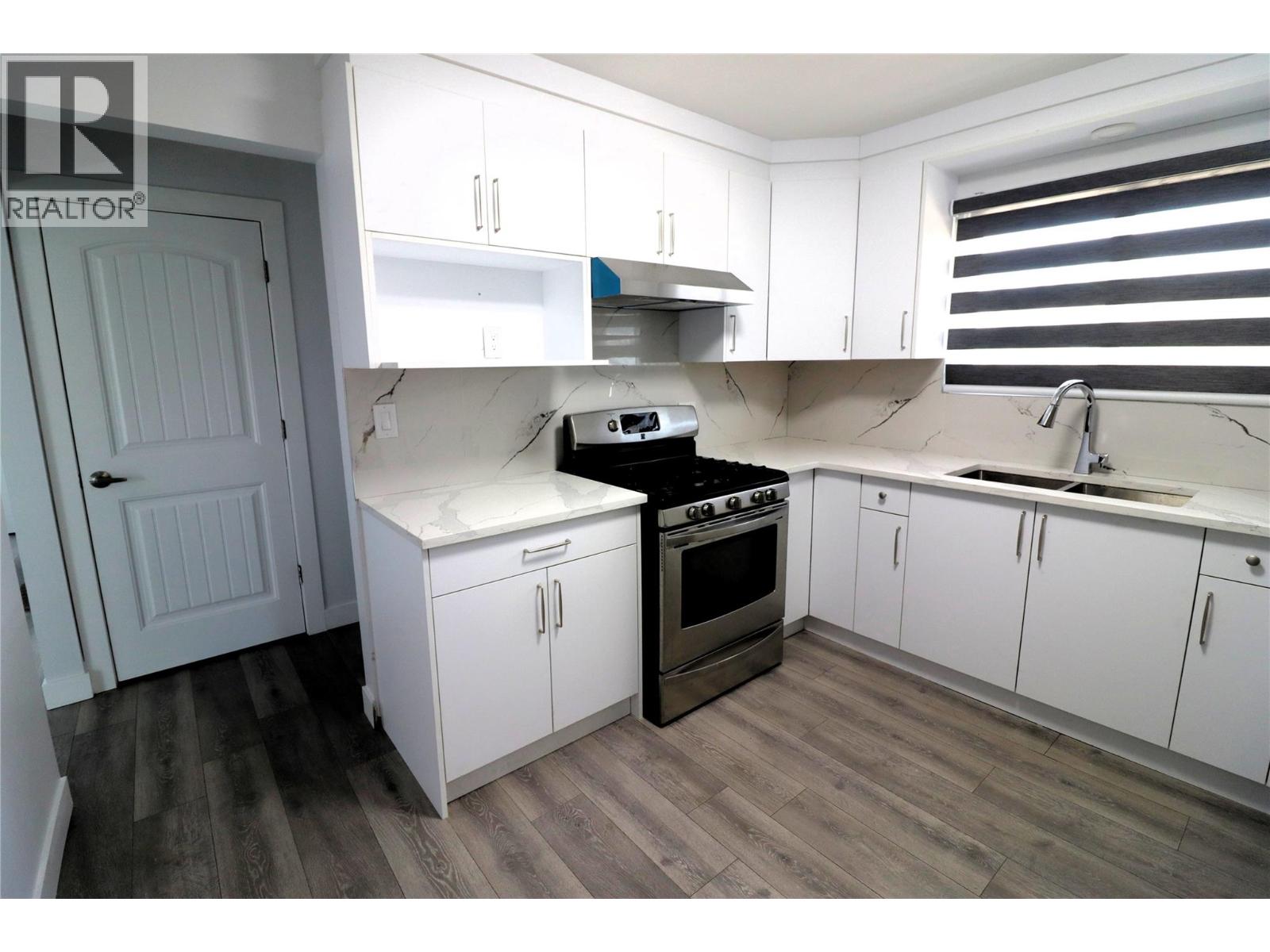 765 BARRIE Drive - 5
