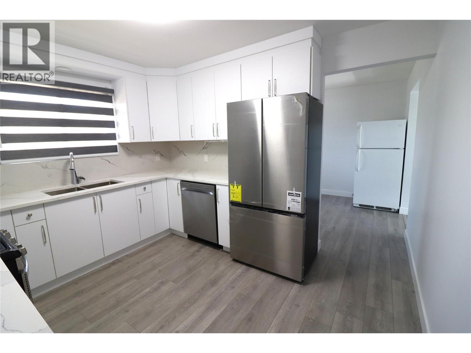 765 BARRIE Drive - 7