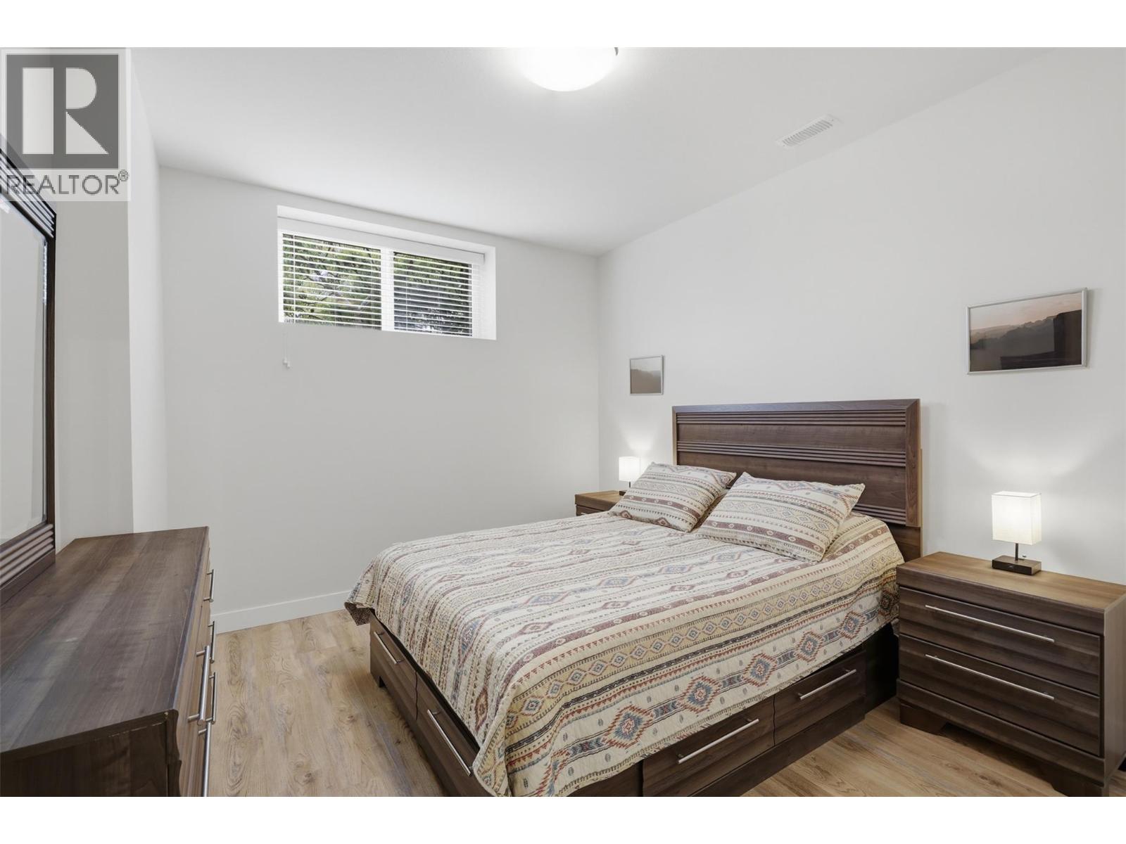 #140 641 SHUSWAP Road E - 35