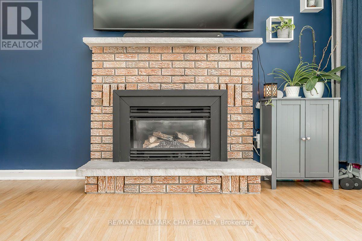 23 DOWNSVIEW DRIVE - 10