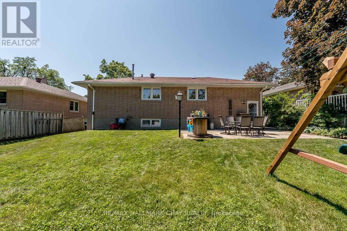 23 DOWNSVIEW DRIVE - 38