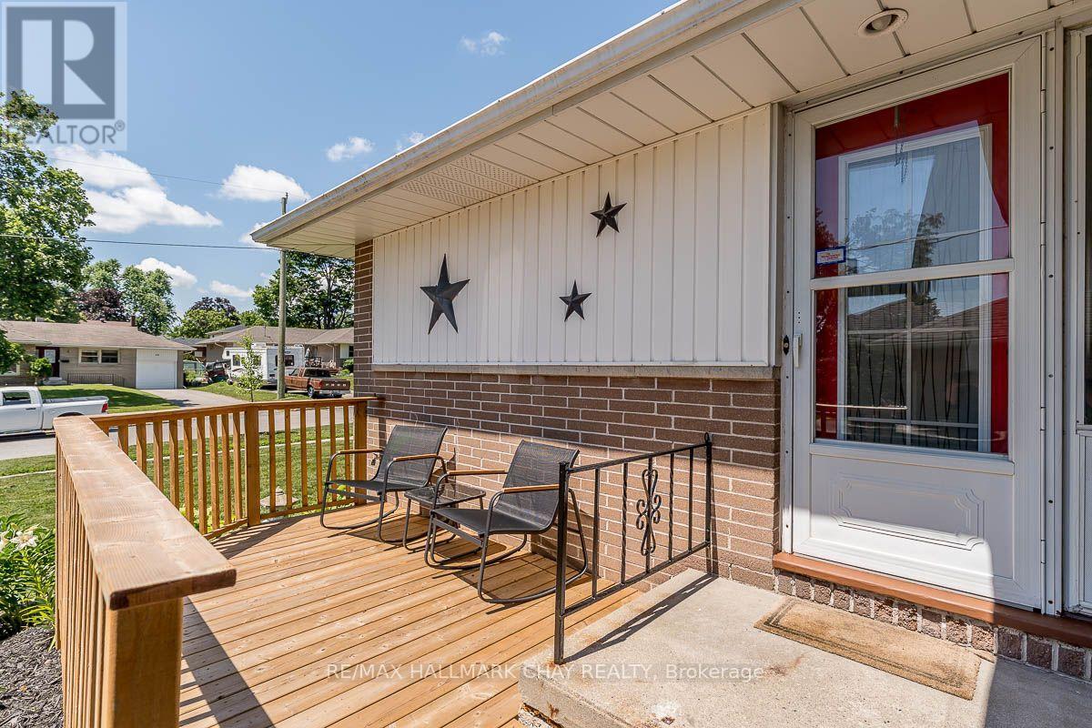 23 DOWNSVIEW DRIVE - 4