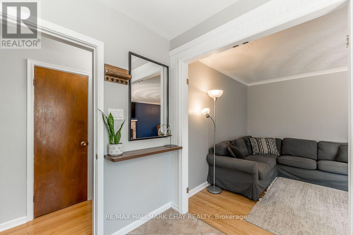 23 DOWNSVIEW DRIVE - 6
