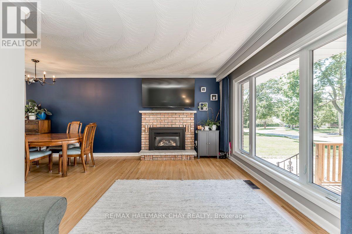 23 DOWNSVIEW DRIVE - 7