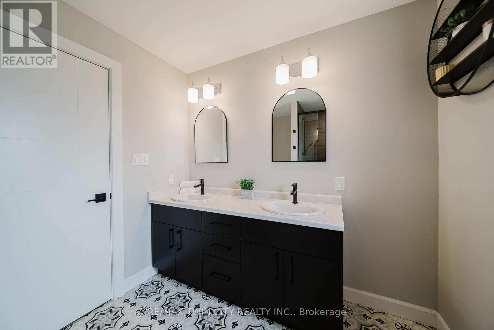 95 FRED KRUG AVENUE - 32