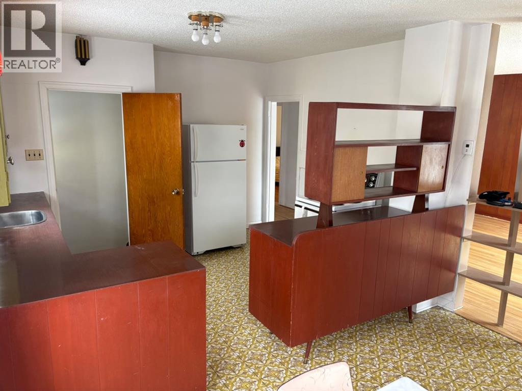 812 6 Street S - 4