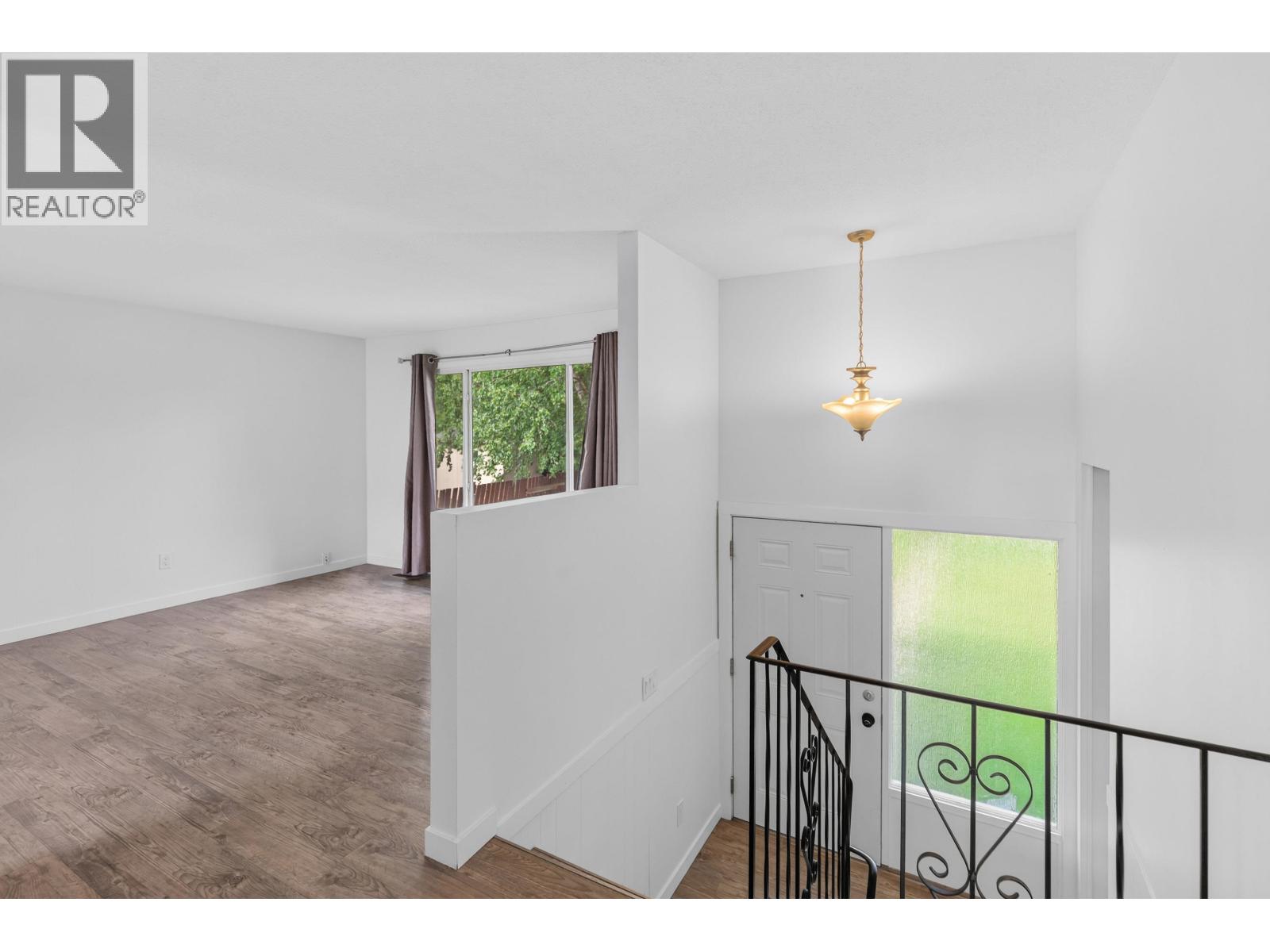 2973-2977 MCGILL CRESCENT - 24