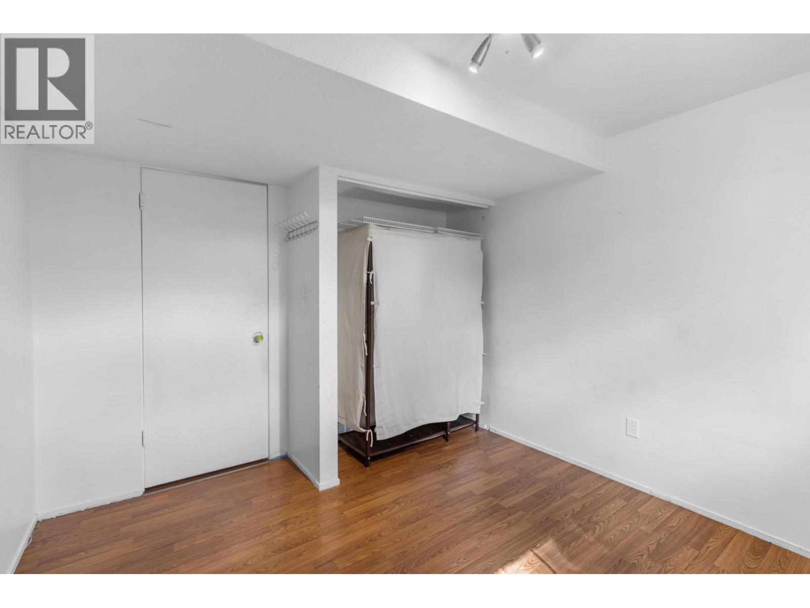 2973-2977 MCGILL CRESCENT - 31