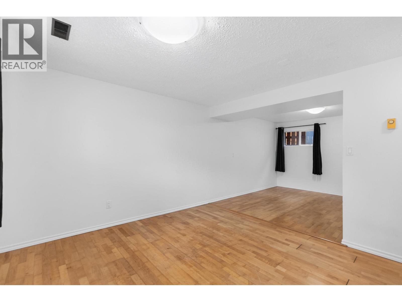 2973-2977 MCGILL CRESCENT - 13