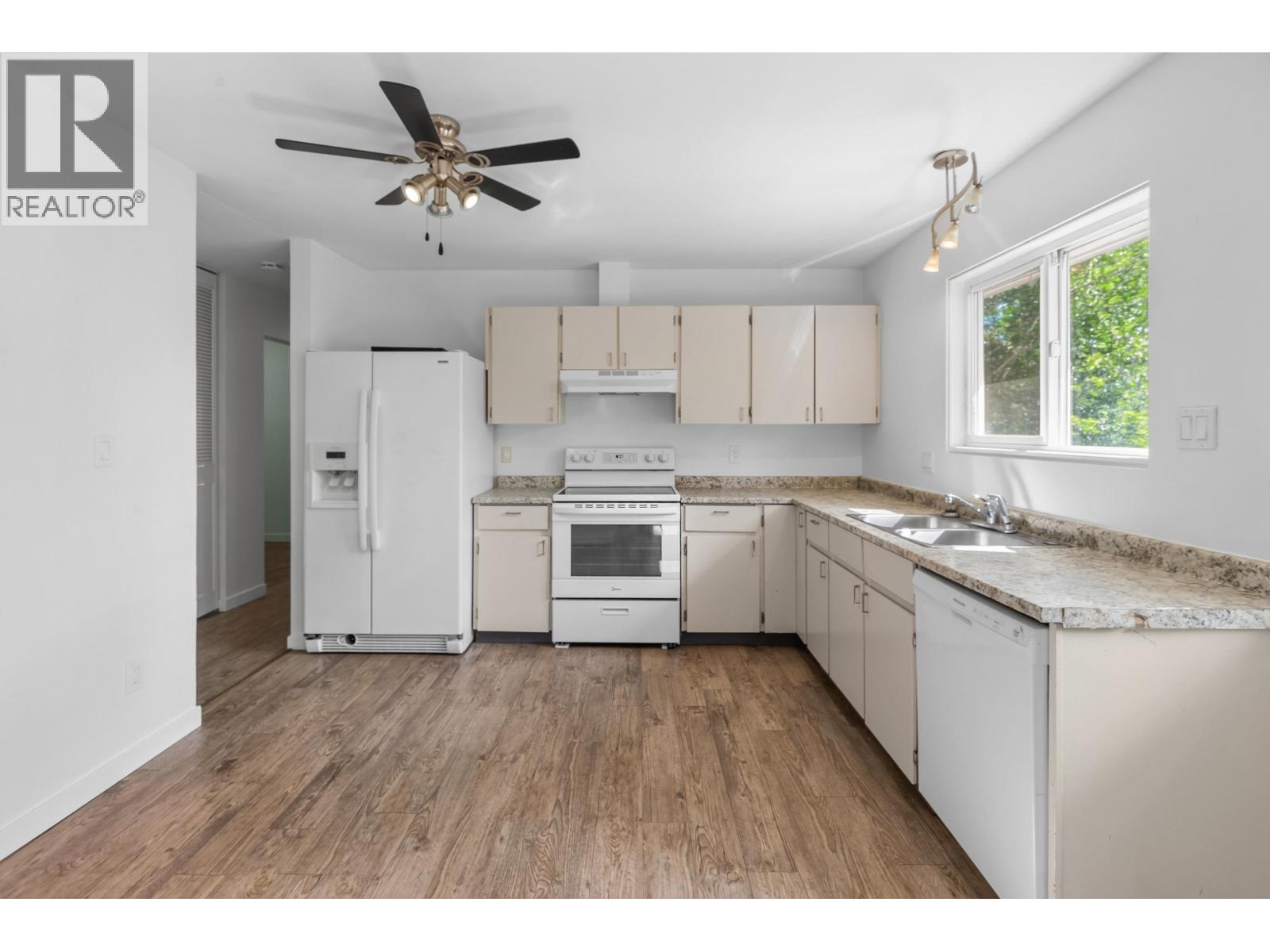 2973-2977 MCGILL CRESCENT - 22