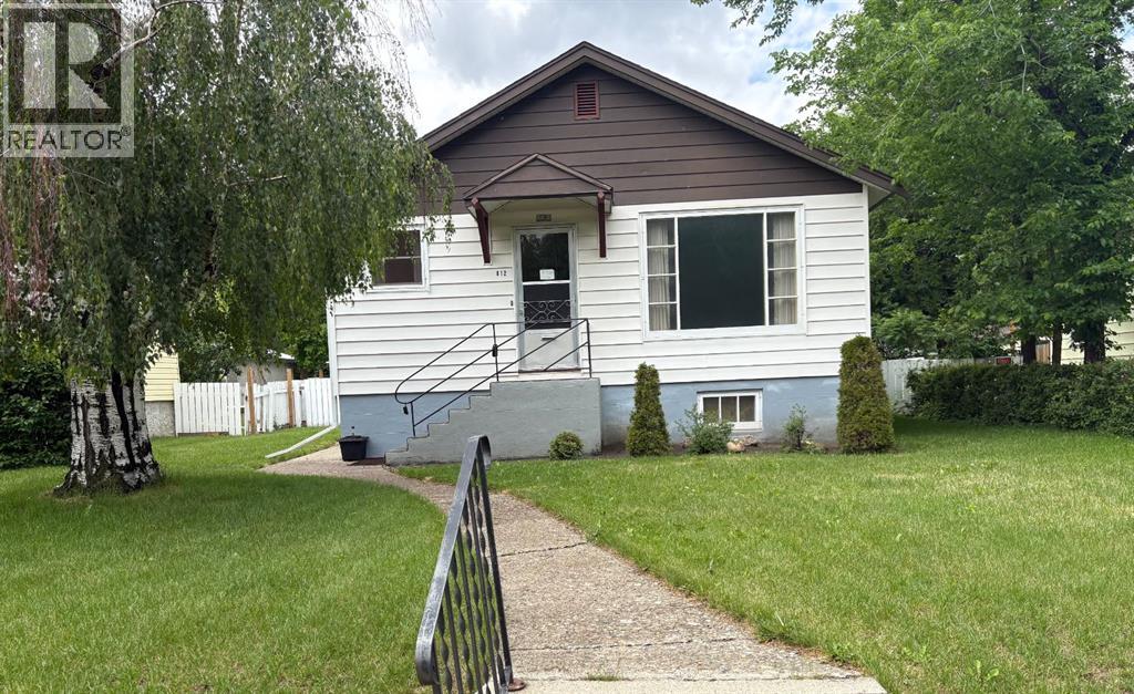 812 6 Street S - 23