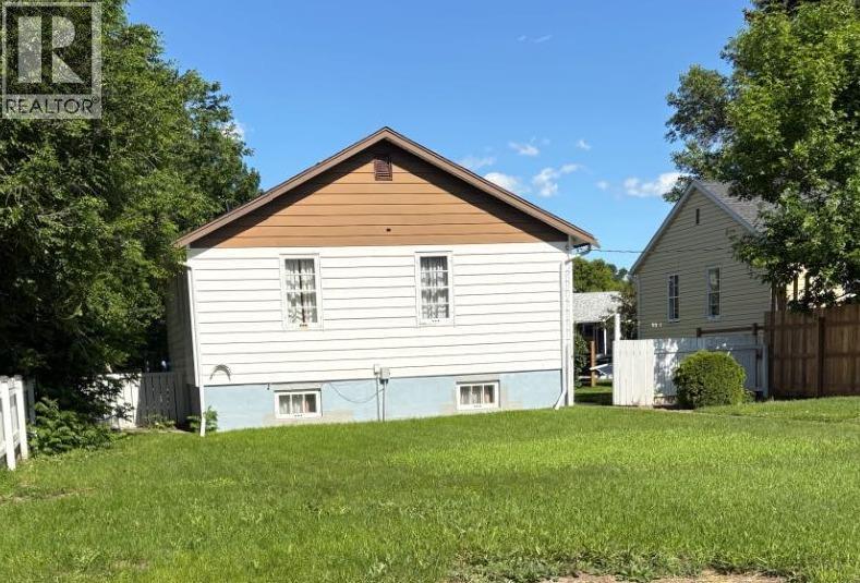 812 6 Street S - 25