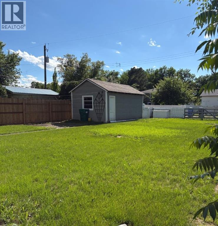 812 6 Street S - 24