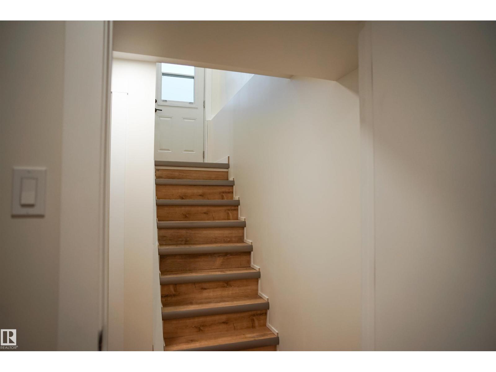 9909 108 ST - 18
