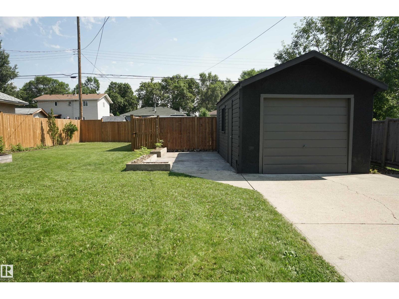 9909 108 ST - 32