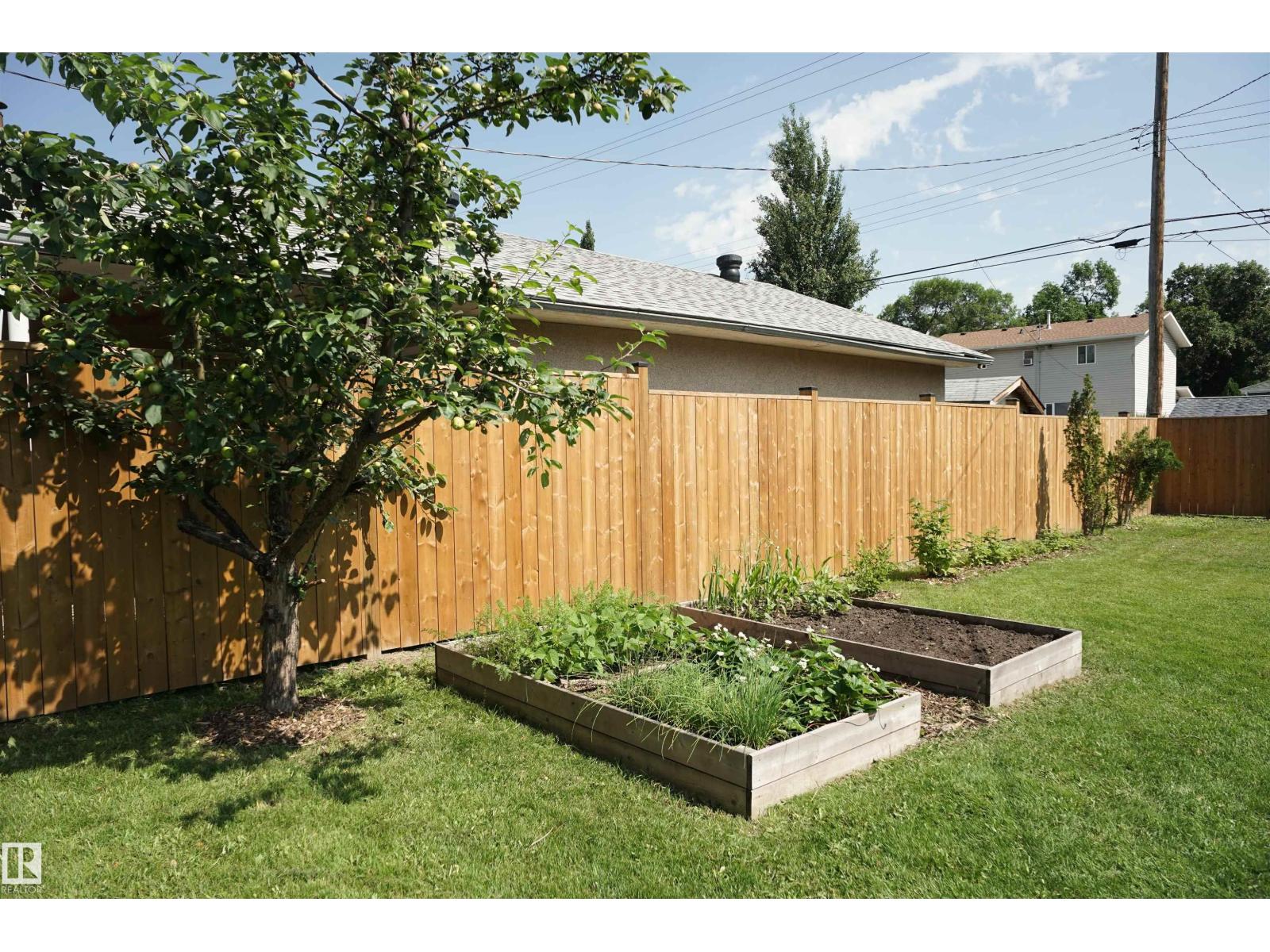 9909 108 ST - 35