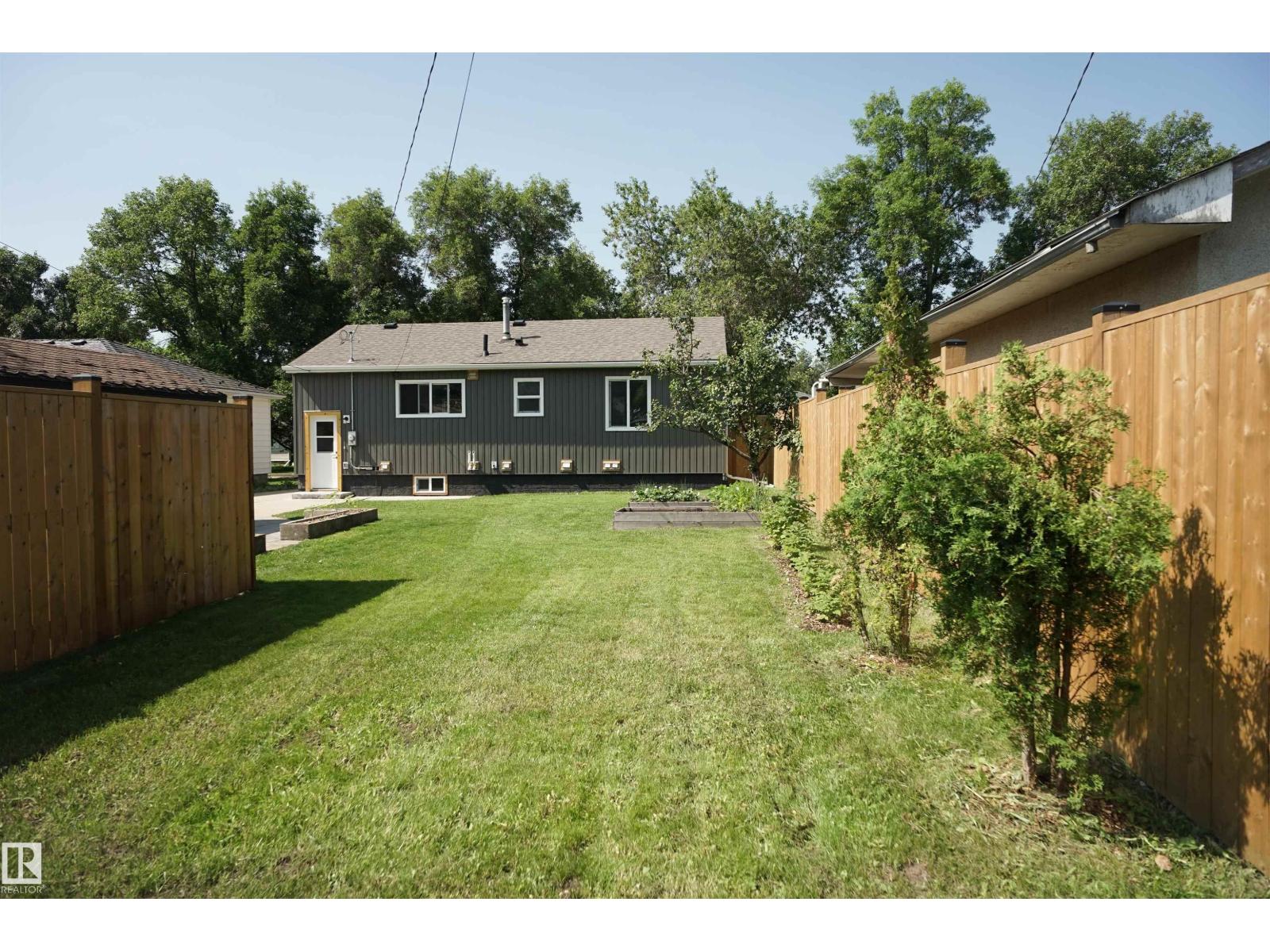 9909 108 ST - 36