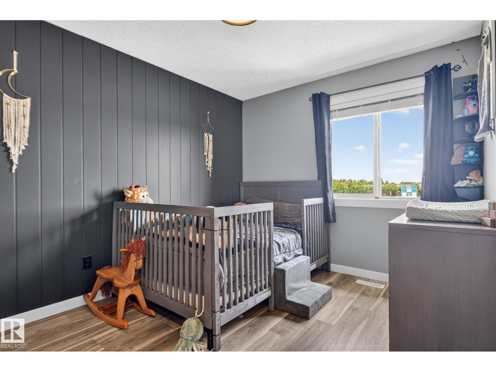 385 SIMMONDS WY - 23