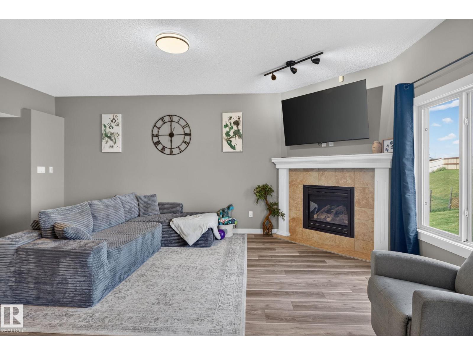 385 SIMMONDS WY - 8