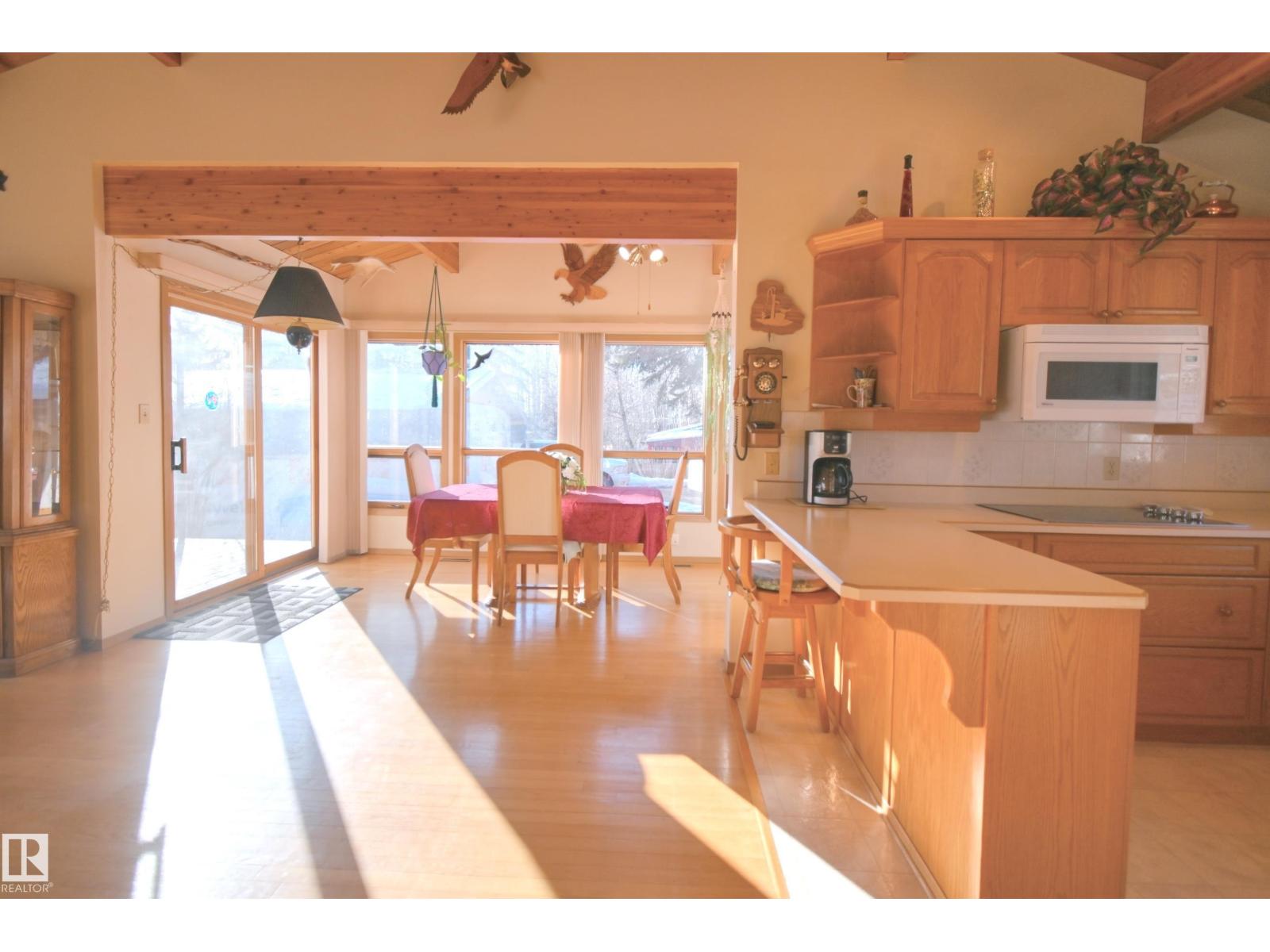 #128 4521 LAKESHORE RD - 10
