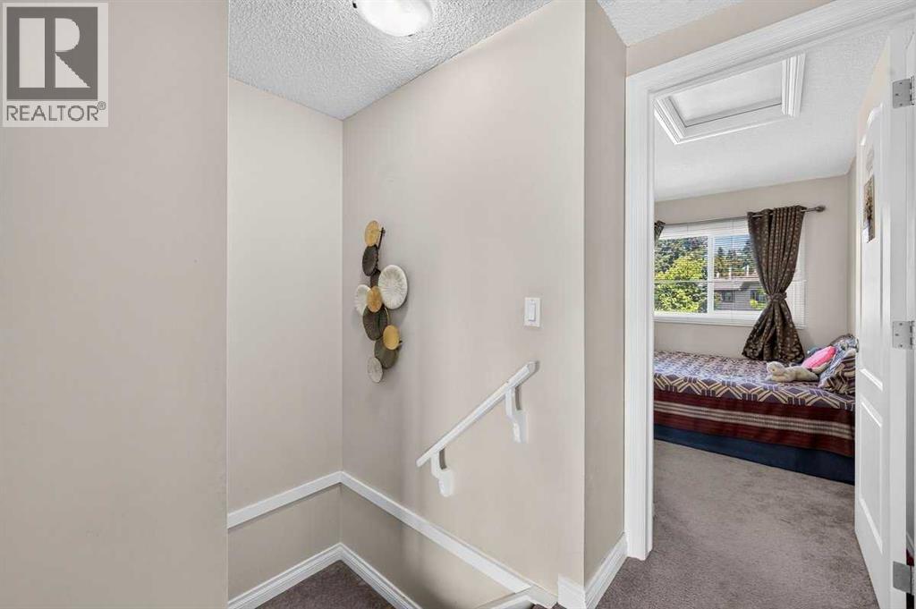 538 Woodbine Boulevard SW - 21