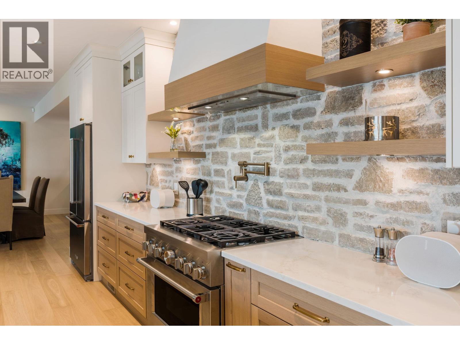 5268 Lakeshore Road - 7