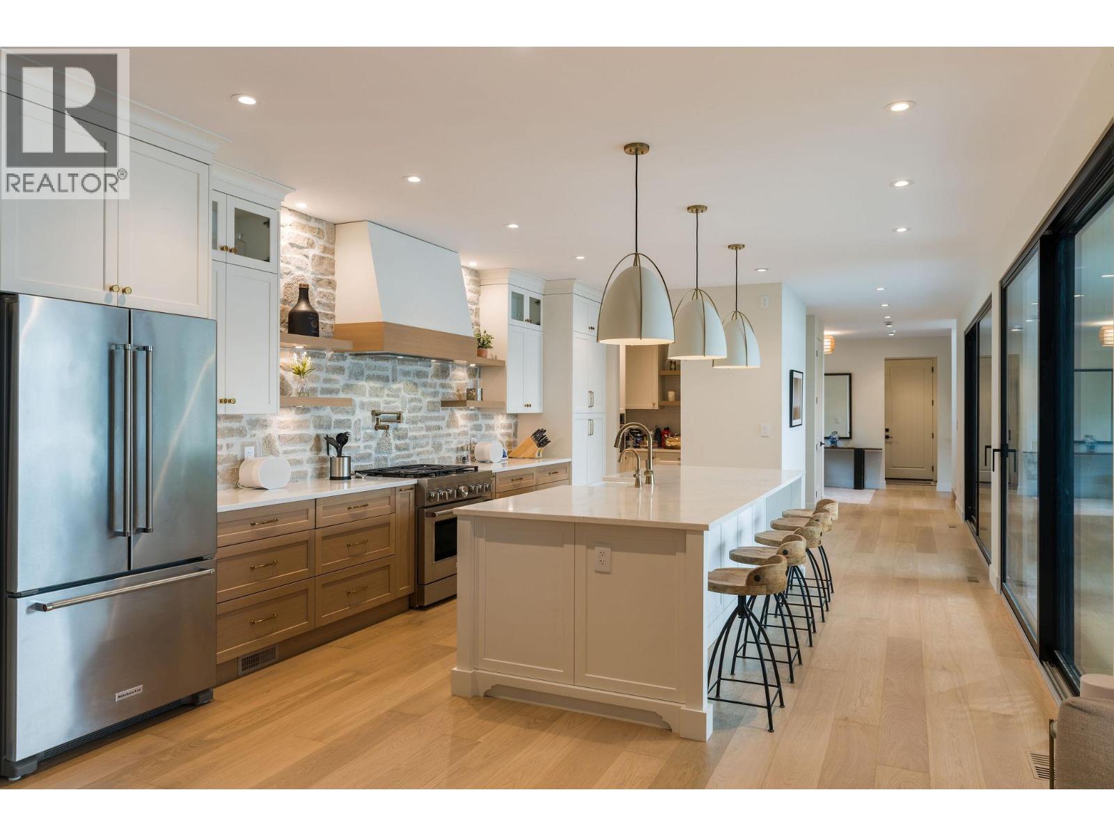 5268 Lakeshore Road - 5
