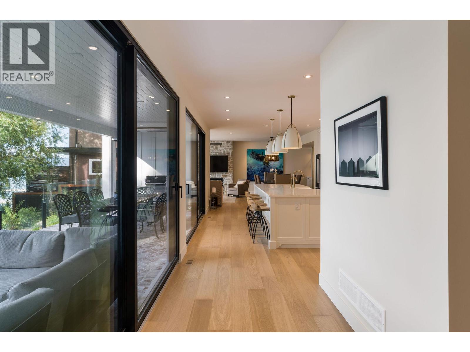 5268 Lakeshore Road - 9