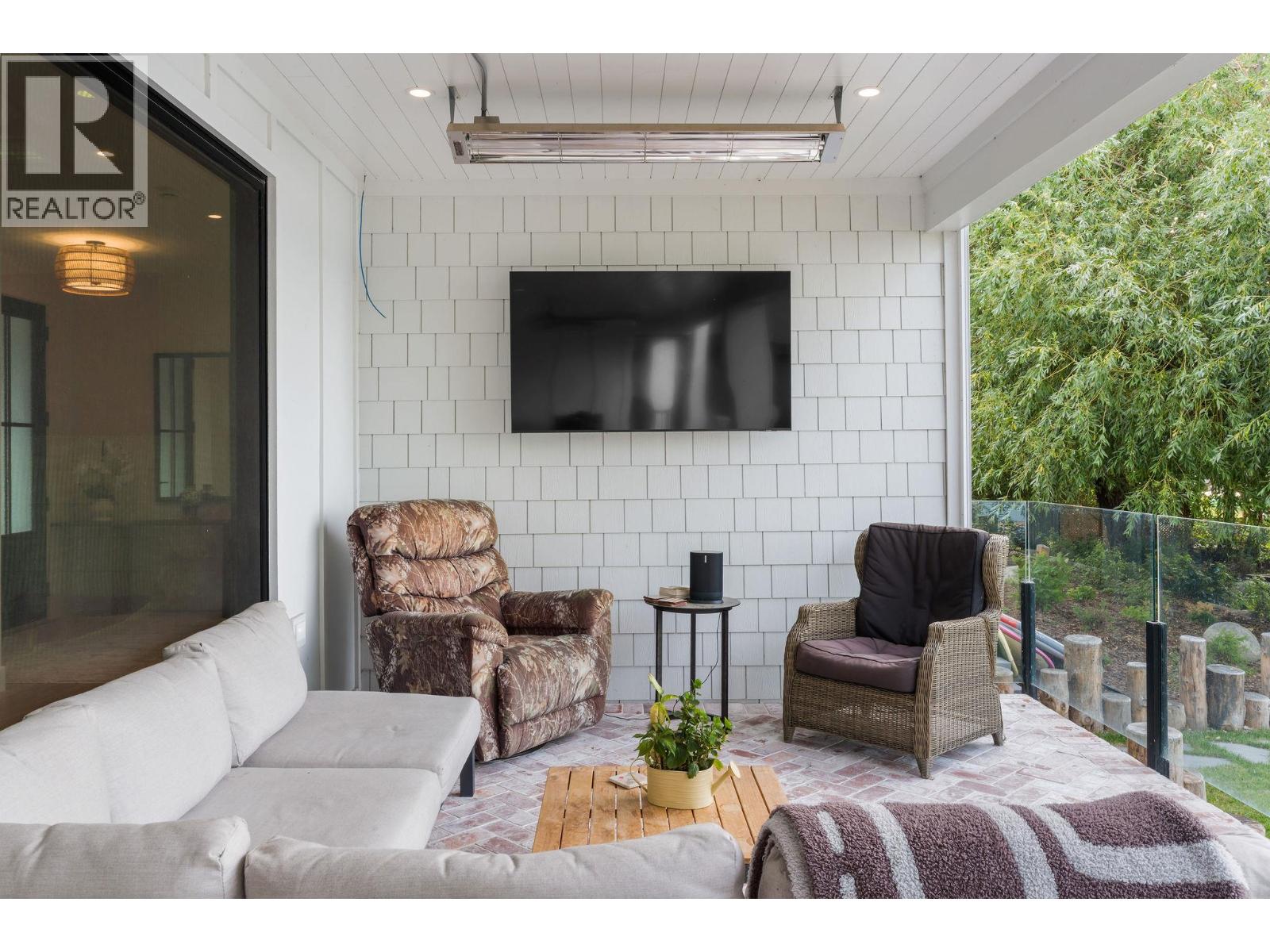 5268 Lakeshore Road - 13