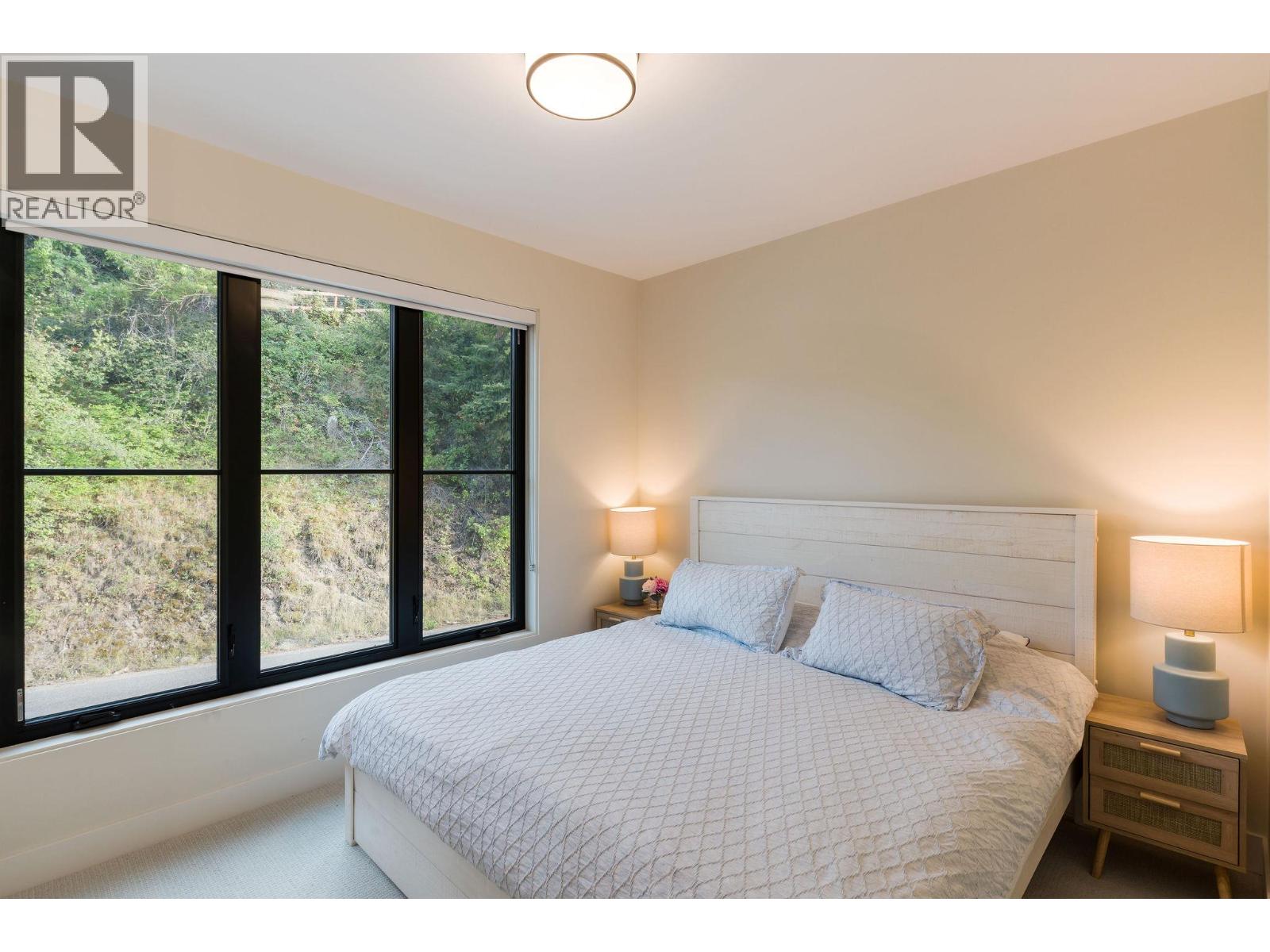 5268 Lakeshore Road - 20