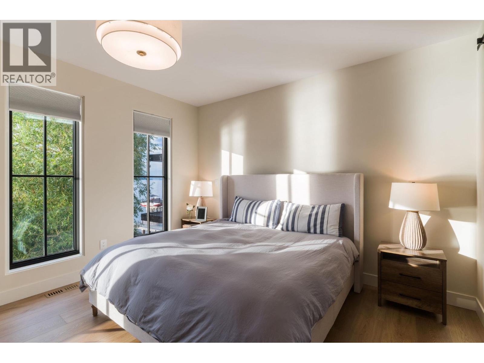 5268 Lakeshore Road - 15