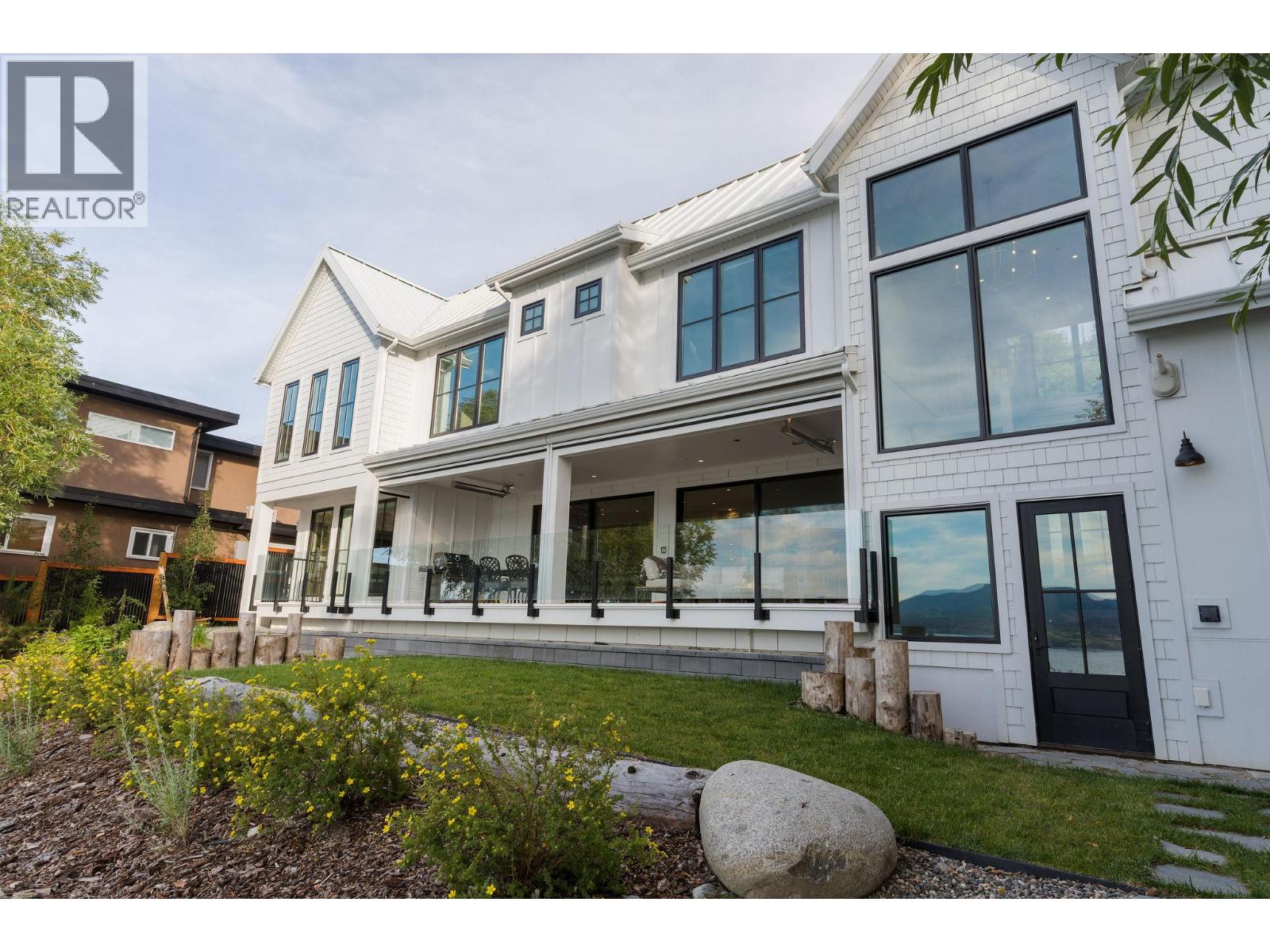 5268 Lakeshore Road - 23