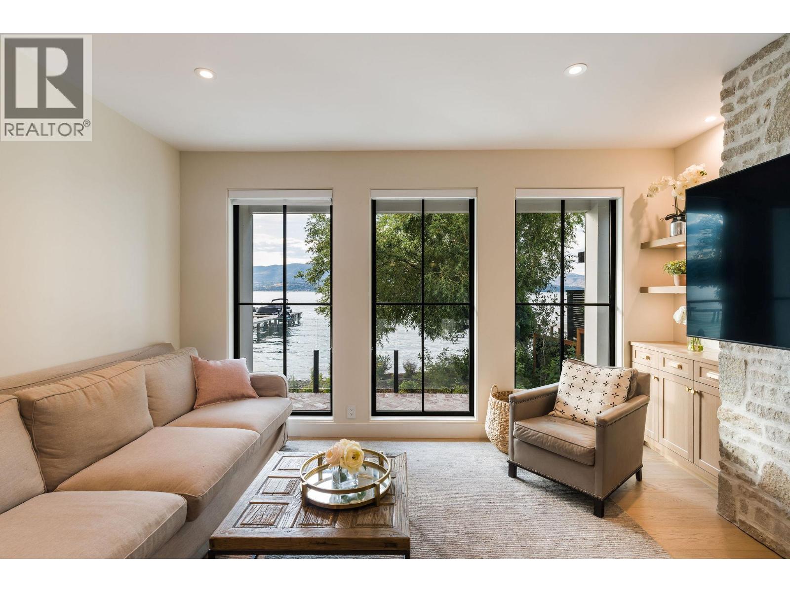 5268 Lakeshore Road - 11