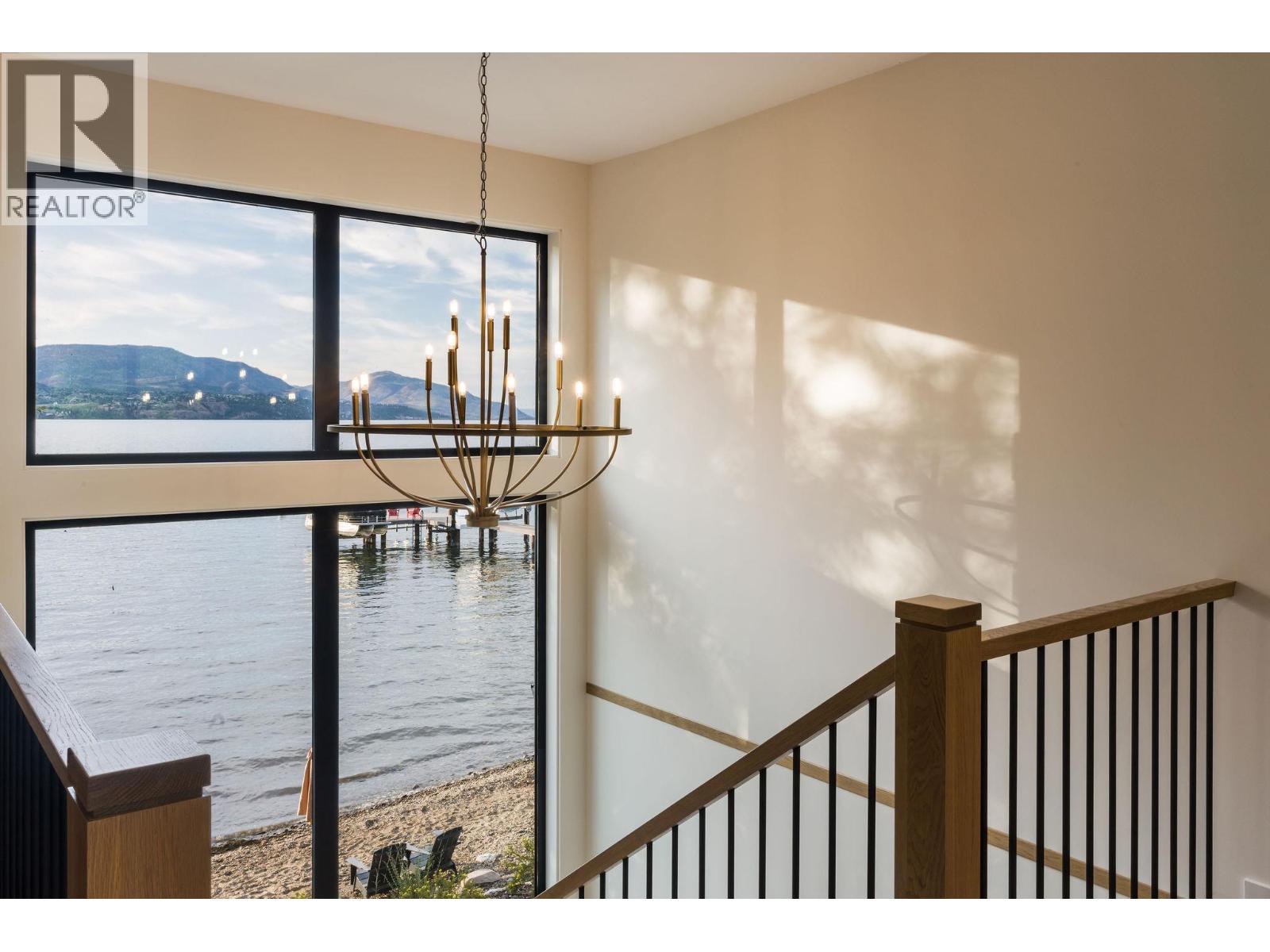 5268 Lakeshore Road - 14