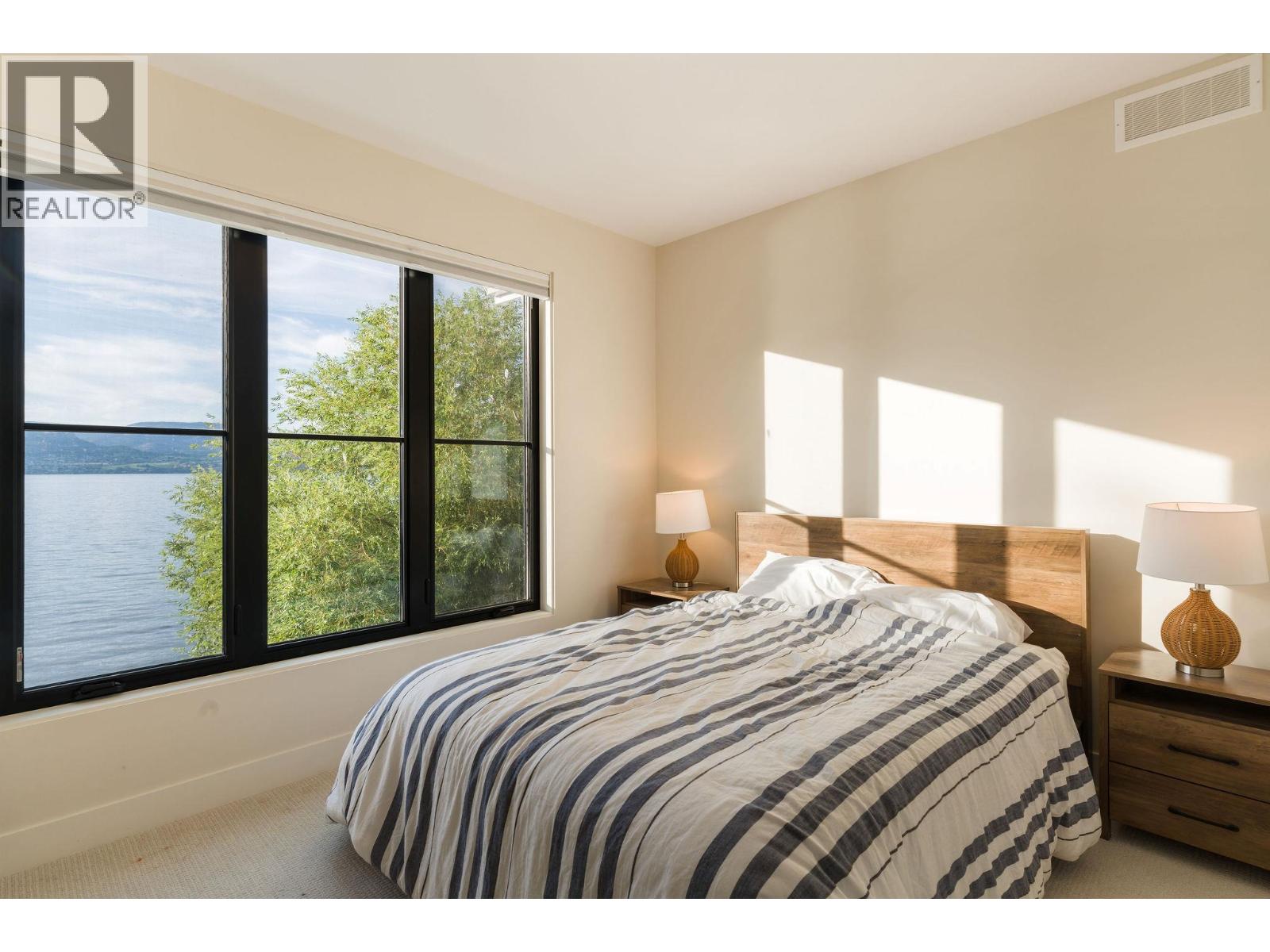 5268 Lakeshore Road - 19